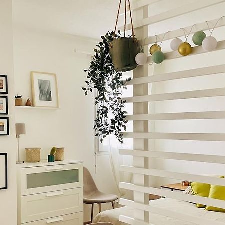 Studio Cosy Avec Terrasse Et Garage Saint-Laurent Du Var Limitrophe Nice Екстер'єр фото