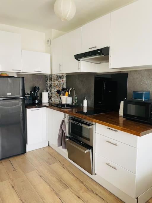 Studio Cosy Avec Terrasse Et Garage Saint-Laurent Du Var Limitrophe Nice Екстер'єр фото