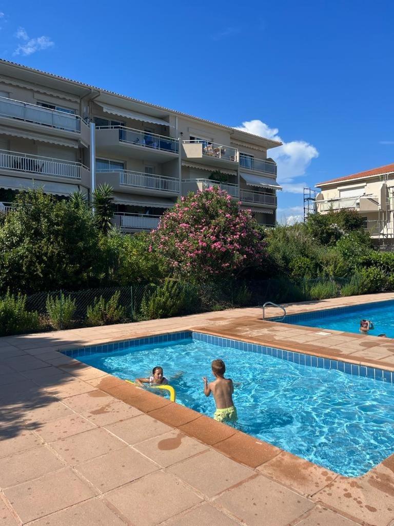 Studio Cosy Avec Terrasse Et Garage Saint-Laurent Du Var Limitrophe Nice Екстер'єр фото